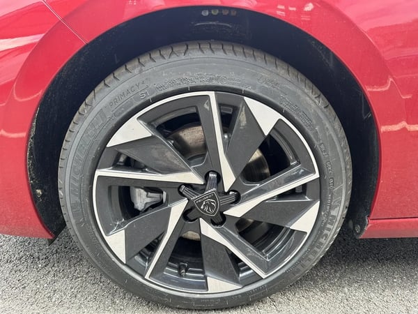 Photo de la voiture PEUGEOT 308 BlueHDi 130ch S&S EAT8 Allure