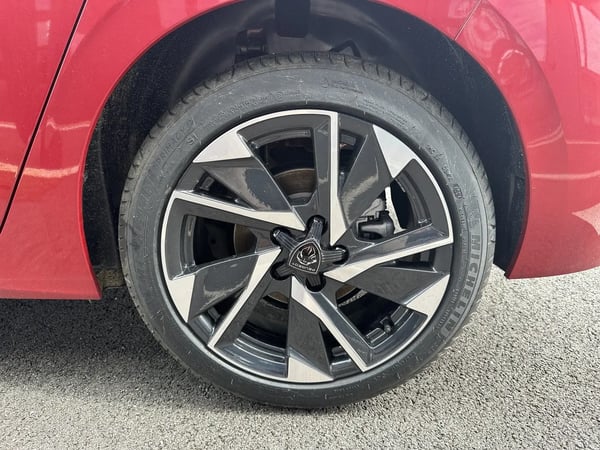 Photo de la voiture PEUGEOT 308 BlueHDi 130ch S&S EAT8 Allure
