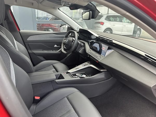 Photo de la voiture PEUGEOT 308 BlueHDi 130ch S&S EAT8 Allure