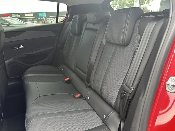 Photo de la voiture PEUGEOT 308 BlueHDi 130ch S&S EAT8 Allure
