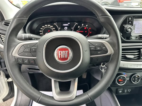 Photo de la voiture FIAT TIPO 1.6 MultiJet 120 ch Easy