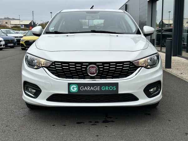 Photo de la voiture FIAT TIPO 1.6 MultiJet 120 ch Easy