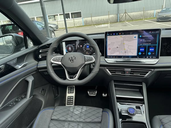 Photo de la voiture VOLKSWAGEN TIGUAN 2.0 TDI 150ch DSG7 R-Line