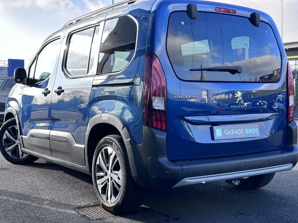 Photo de la voiture PEUGEOT RIFTER Standard PureTech 110 S&S BVM6 GT Line