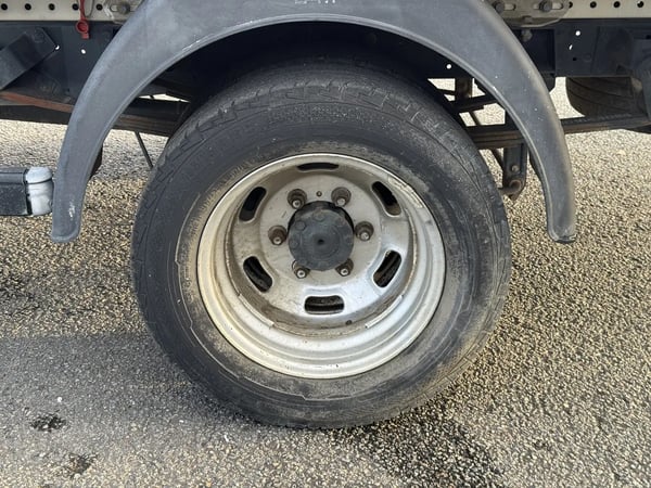 Photo de la voiture IVECO DAILY CHASSIS CABINE CAB 35 C 15H EMP 3750 QUAD-LEAF BVM6