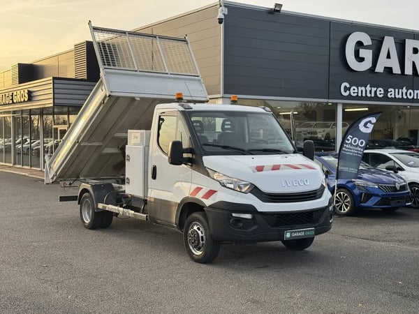 Photo de la voiture IVECO DAILY CHASSIS CABINE CAB 35 C 15H EMP 3750 QUAD-LEAF BVM6
