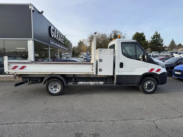 Photo de la voiture IVECO DAILY CHASSIS CABINE CAB 35 C 15H EMP 3750 QUAD-LEAF BVM6