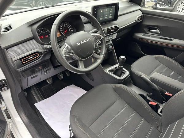 Photo de la voiture DACIA SANDERO ECO-G 100 Stepway Expression