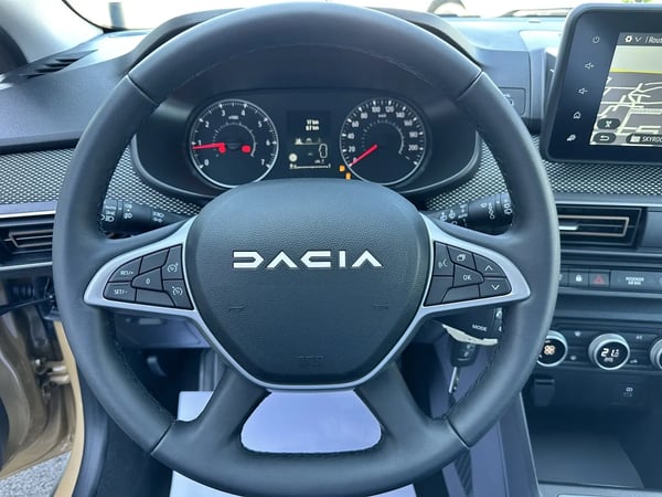 Photo de la voiture DACIA SANDERO ECO-G 100 GSR2 Stepway Expression