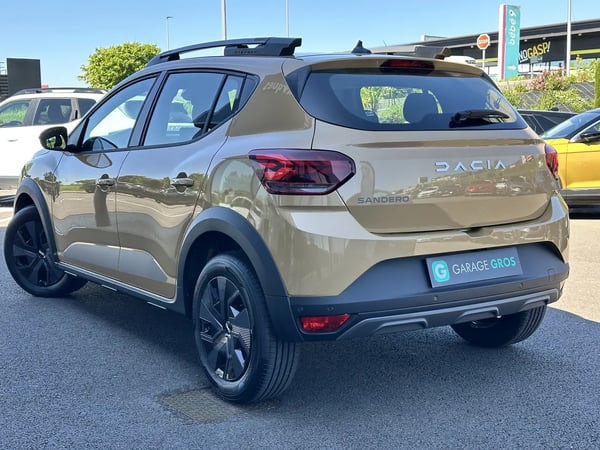 Photo de la voiture DACIA SANDERO ECO-G 100 GSR2 Stepway Expression