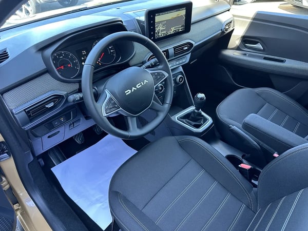 Photo de la voiture DACIA SANDERO ECO-G 100 GSR2 Stepway Expression