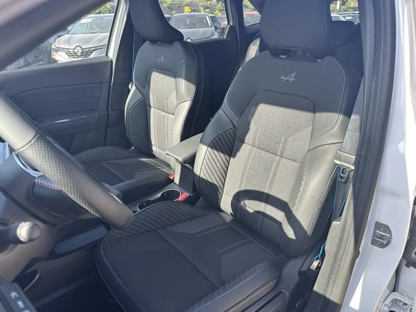Photo de la voiture RENAULT SYMBIOZ E-Tech full hybrid 145 Esprit Alpine