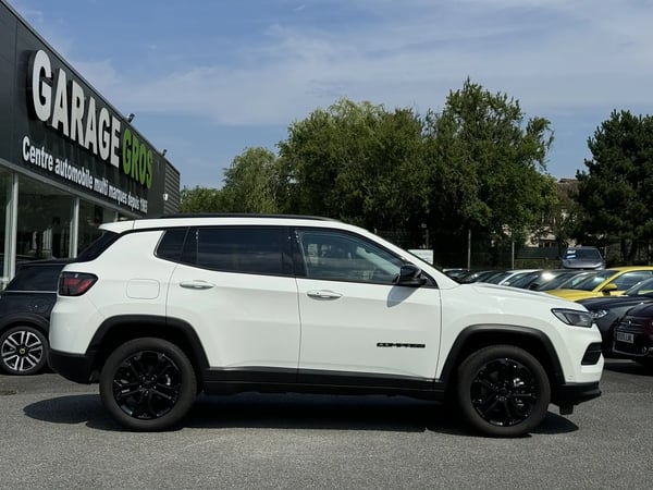 Photo de la voiture JEEP COMPASS 1.5 Turbo T4 130 ch e-Hybrid BVR7 Night Eagle