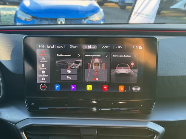 Photo de la voiture SEAT LEON e-Hybrid 204 ch DSG6 FR