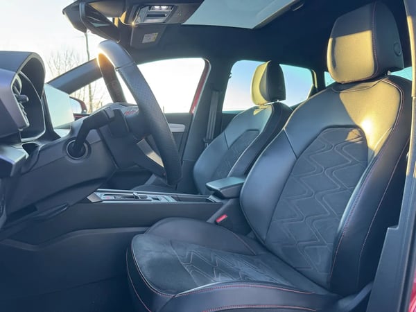 Photo de la voiture SEAT LEON e-Hybrid 204 ch DSG6 FR