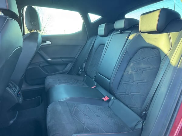Photo de la voiture SEAT LEON e-Hybrid 204 ch DSG6 FR