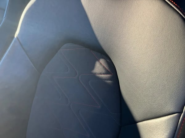 Photo de la voiture SEAT LEON e-Hybrid 204 ch DSG6 FR