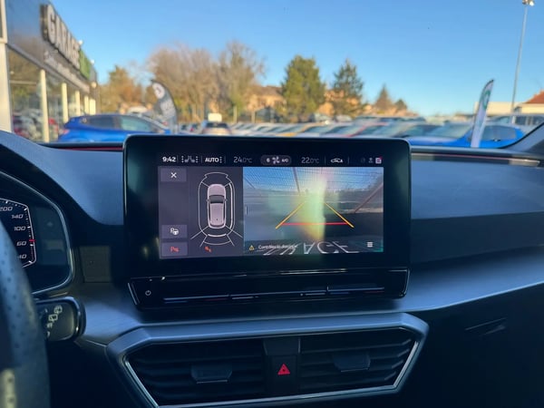 Photo de la voiture SEAT LEON e-Hybrid 204 ch DSG6 FR