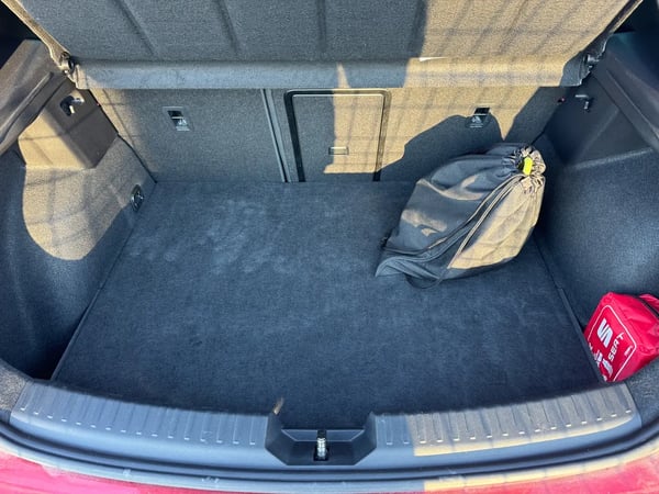 Photo de la voiture SEAT LEON e-Hybrid 204 ch DSG6 FR