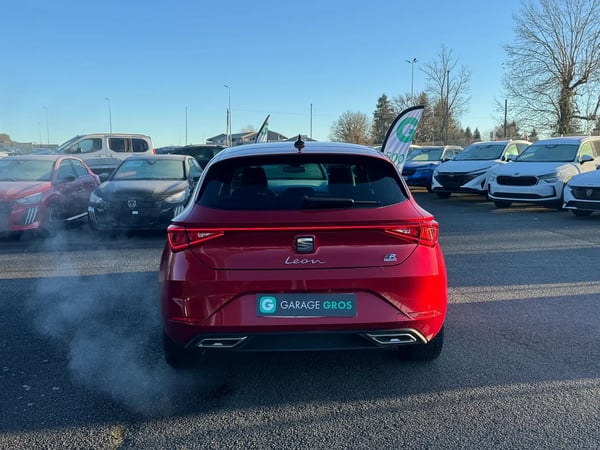 Photo de la voiture SEAT LEON e-Hybrid 204 ch DSG6 FR
