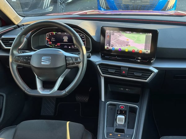 Photo de la voiture SEAT LEON e-Hybrid 204 ch DSG6 FR
