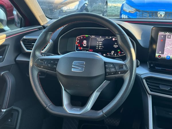 Photo de la voiture SEAT LEON e-Hybrid 204 ch DSG6 FR