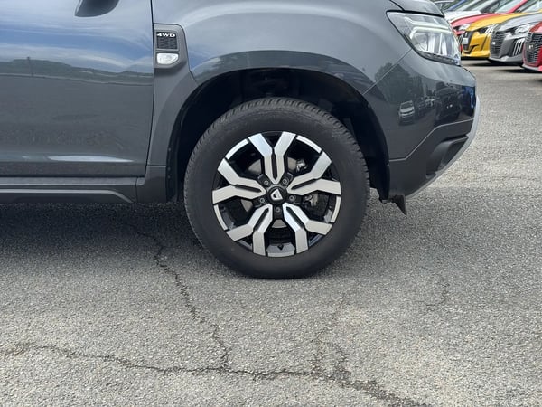 Photo de la voiture DACIA DUSTER Blue dCi 115 4x4 Prestige
