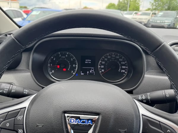 Photo de la voiture DACIA DUSTER Blue dCi 115 4x4 Prestige