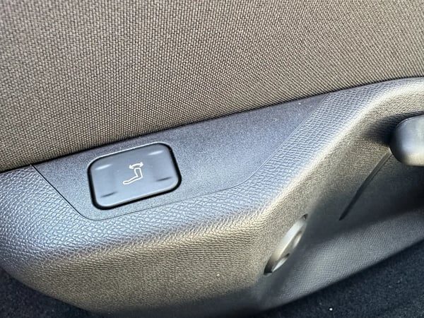 Photo de la voiture PEUGEOT 308 BlueHDi 130ch S&S EAT8 Allure