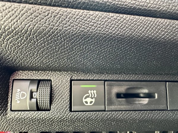 Photo de la voiture PEUGEOT 308 BlueHDi 130ch S&S EAT8 Allure