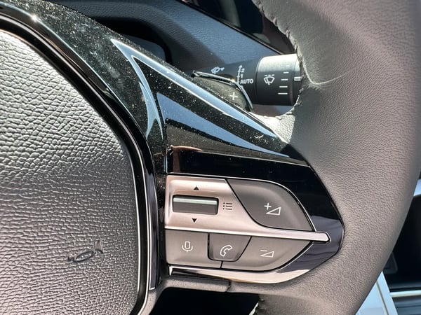 Photo de la voiture PEUGEOT 308 BlueHDi 130ch S&S EAT8 Allure