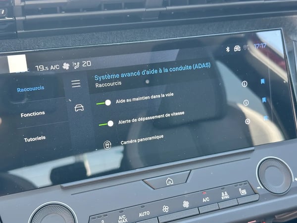 Photo de la voiture PEUGEOT 308 BlueHDi 130ch S&S EAT8 Allure