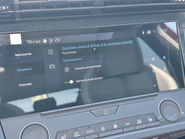Photo de la voiture PEUGEOT 308 BlueHDi 130ch S&S EAT8 Allure