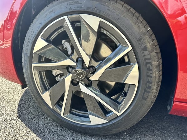 Photo de la voiture PEUGEOT 308 BlueHDi 130ch S&S EAT8 Allure