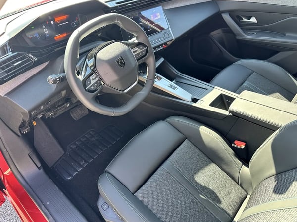 Photo de la voiture PEUGEOT 308 BlueHDi 130ch S&S EAT8 Allure