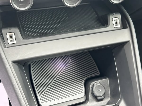 Photo de la voiture CITROEN C4 BlueHDi 130 S&S EAT8 Shine