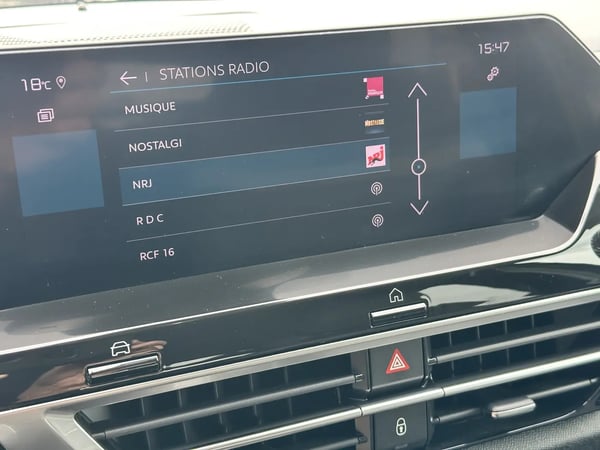 Photo de la voiture CITROEN C4 BlueHDi 130 S&S EAT8 Shine