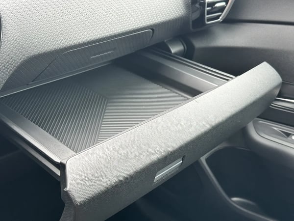 Photo de la voiture CITROEN C4 BlueHDi 130 S&S EAT8 Shine