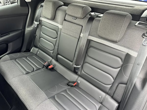 Photo de la voiture CITROEN C4 BlueHDi 130 S&S EAT8 Shine