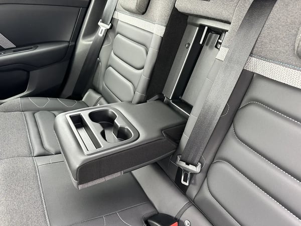 Photo de la voiture CITROEN C4 BlueHDi 130 S&S EAT8 Shine