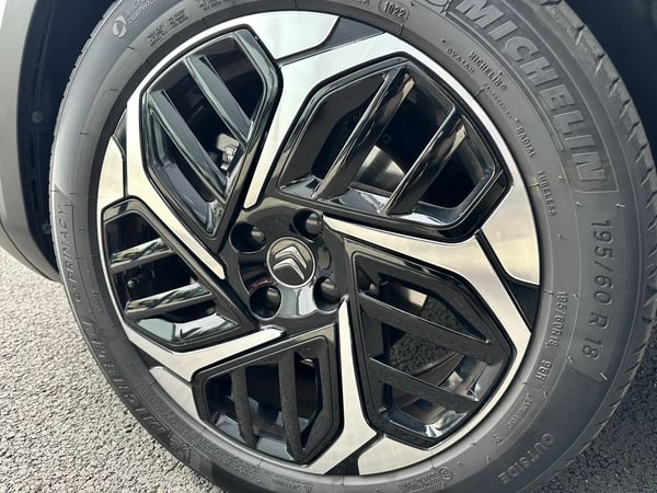 Photo de la voiture CITROEN C4 BlueHDi 130 S&S EAT8 Shine