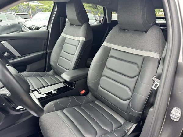 Photo de la voiture CITROEN C4 BlueHDi 130 S&S EAT8 Shine