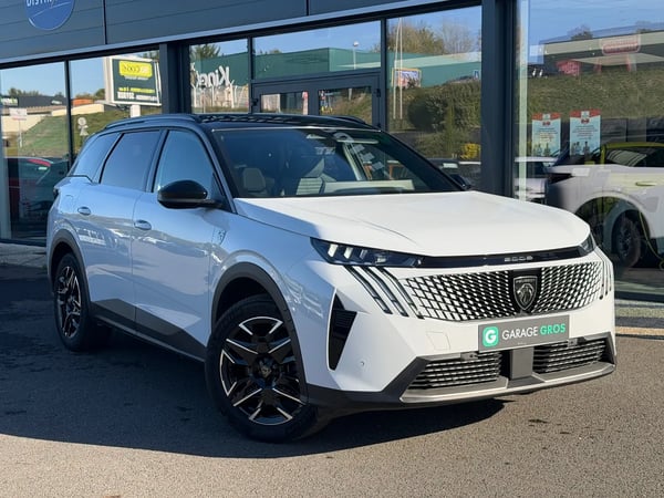 Photo de présentation de la voiture PEUGEOT 5008 5008 Hybrid 145ch GT Blanc