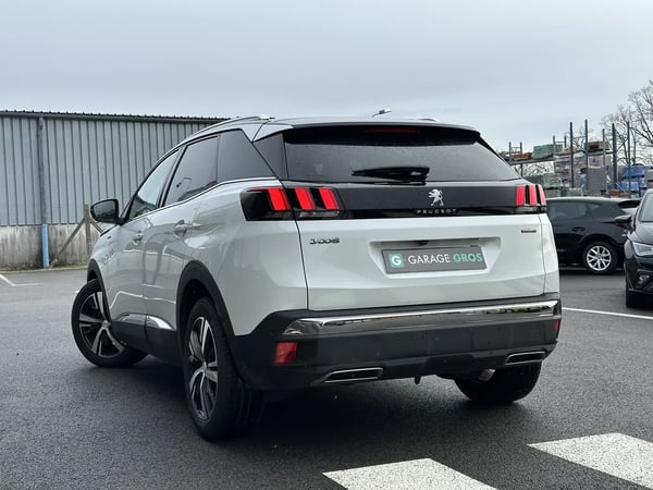 Photo de la voiture PEUGEOT 3008 BlueHDi 130ch S&S BVM6 GT Line