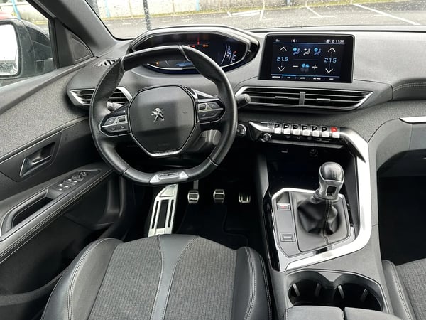 Photo de la voiture PEUGEOT 3008 BlueHDi 130ch S&S BVM6 GT Line