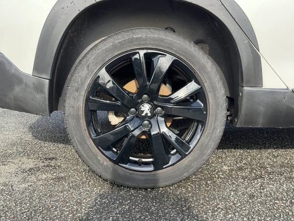 Photo de la voiture PEUGEOT 2008 1.2 PureTech 110ch S&S EAT6 GT Line