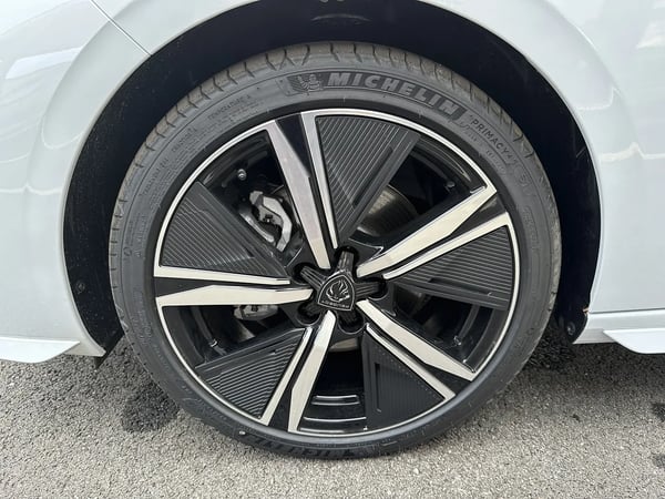 Photo de la voiture PEUGEOT 308 BlueHDi 130ch S&S EAT8 GT