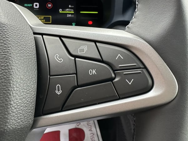 Photo de la voiture DACIA DUSTER Hybrid 140 4x2 Journey