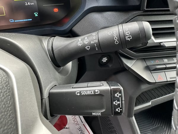 Photo de la voiture DACIA DUSTER Hybrid 140 4x2 Journey