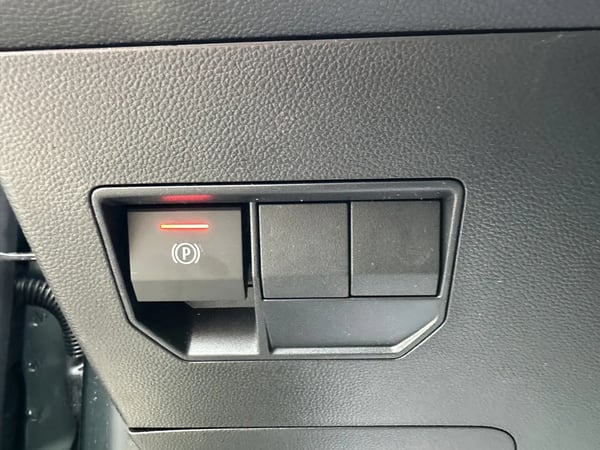 Photo de la voiture DACIA DUSTER Hybrid 140 4x2 Journey